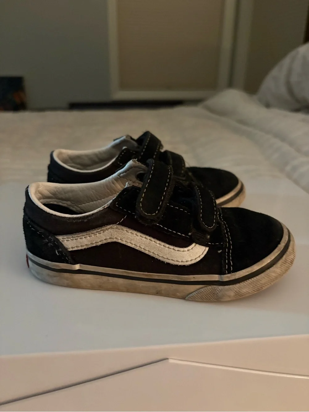 Vans Kids Black & White Velcro Old Skool Sneakers